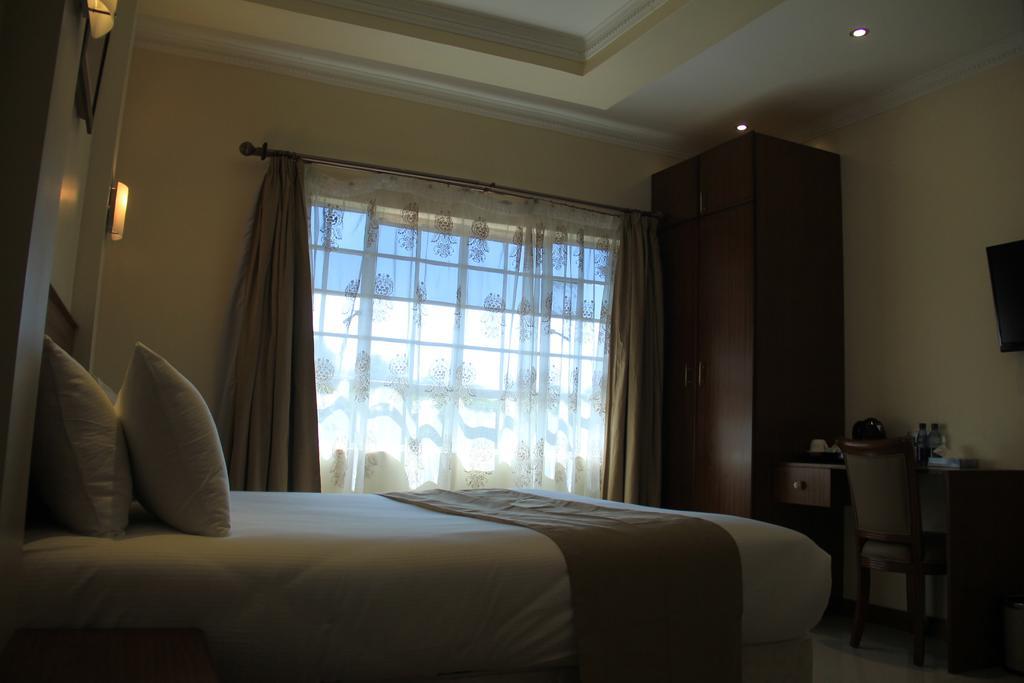 Brownie'S Guesthouse Lake Elementaita ภายนอก รูปภาพ