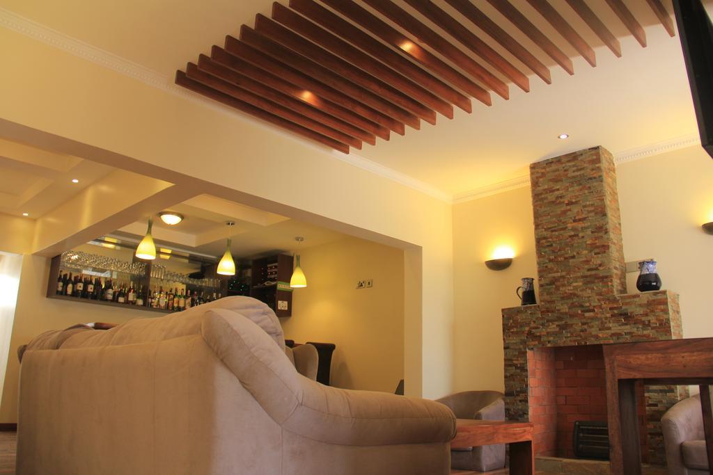 Brownie'S Guesthouse Lake Elementaita ภายนอก รูปภาพ