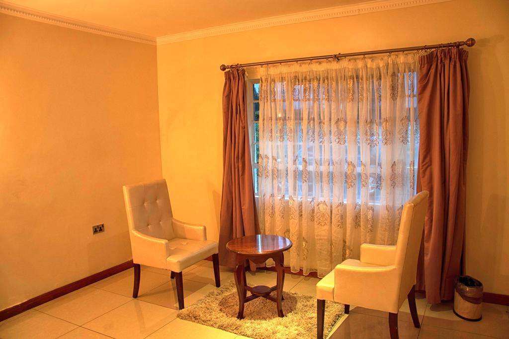 Brownie'S Guesthouse Lake Elementaita ภายนอก รูปภาพ