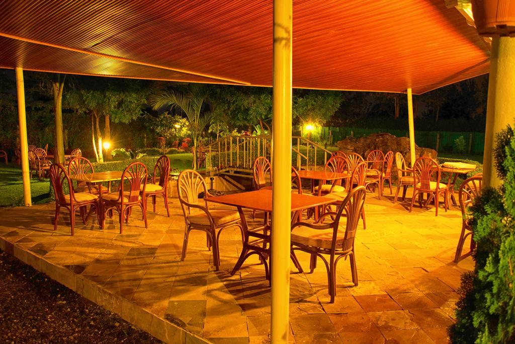Brownie'S Guesthouse Lake Elementaita ภายนอก รูปภาพ